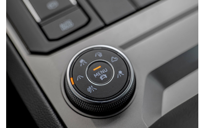 VW Touareg 3.0TDI/Elegance/4Motion/Lane Assist/F1/Isofix - автомобили, коли, обяви за нови и употребявани 8