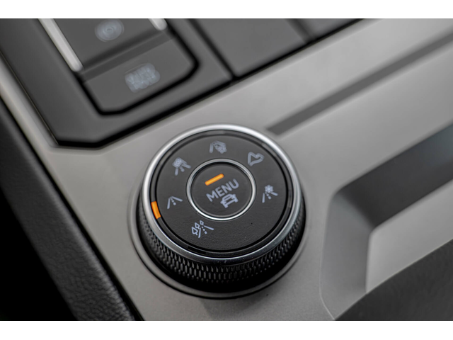 VW Touareg 3.0TDI/Elegance/4Motion/Lane Assist/F1/Isofix - автомобили, коли, обяви за нови и употребявани 8