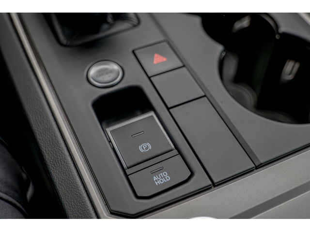 VW Touareg 3.0TDI/Elegance/4Motion/Lane Assist/F1/Isofix - автомобили, коли, обяви за нови и употребявани 9