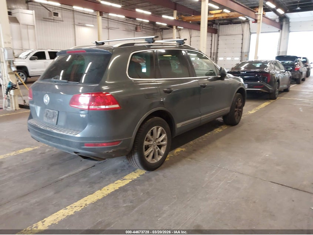 VW TOUAREG 3.6L V-6 DI, DOHC, VVT, 280HP All Wheel Drive - автомобили, коли, обяви за нови и употребявани 3