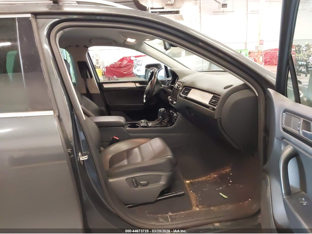 VW TOUAREG 3.6L V-6 DI, DOHC, VVT, 280HP All Wheel Drive - автомобили, коли, обяви за нови и употребявани 4