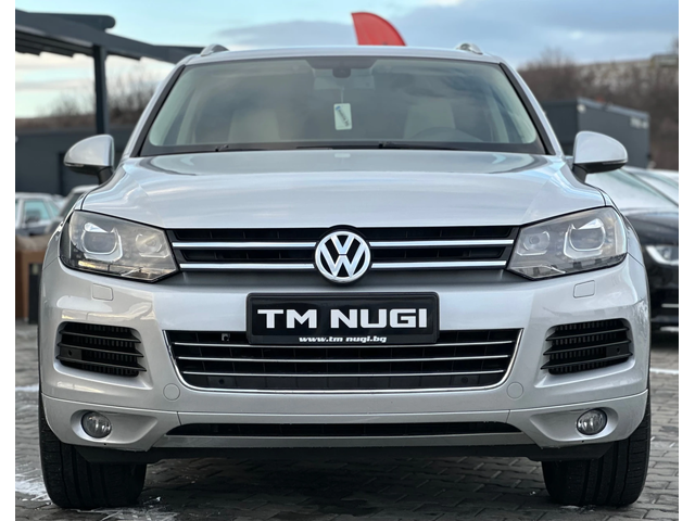 VW Touareg 3.0TDI* 239kc* BLUEMOTION* NAVI* LED* TOP* - автомобили, коли, обяви за нови и употребявани 0