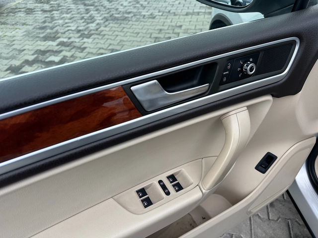 VW Touareg 3.0TDI* 239kc* BLUEMOTION* NAVI* LED* TOP* - автомобили, коли, обяви за нови и употребявани 11