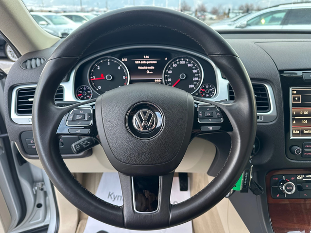 VW Touareg 3.0TDI* 239kc* BLUEMOTION* NAVI* LED* TOP* - автомобили, коли, обяви за нови и употребявани 12