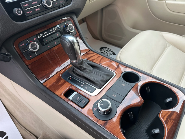 VW Touareg 3.0TDI* 239kc* BLUEMOTION* NAVI* LED* TOP* - автомобили, коли, обяви за нови и употребявани 13