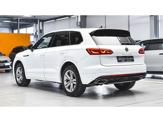VW Touareg R-Line 3.0 TDI V6 4Motion Tiptronic - автомобили, коли, обяви за нови и употребявани 6
