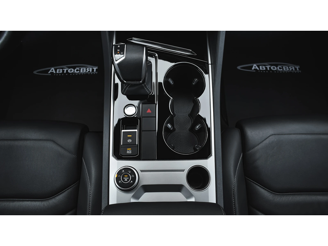 VW Touareg R-Line 3.0 TDI V6 4Motion Tiptronic - автомобили, коли, обяви за нови и употребявани 9