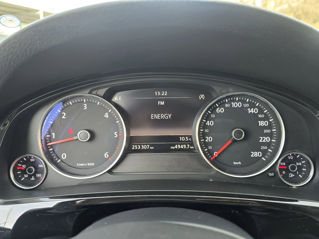 VW Touareg 3.0TDI 245к.с 4х4 Топ състояние - автомобили, коли, обяви за нови и употребявани 16