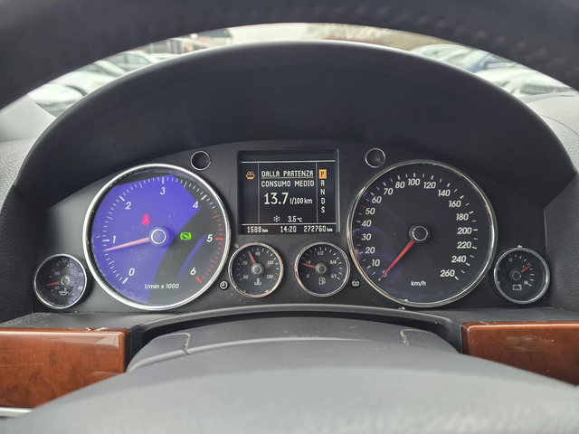 VW Touareg 3.0TDI 224к.с  4x4 Топ състояние - автомобили, коли, обяви за нови и употребявани 16