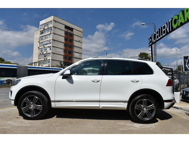 VW Touareg 3.0TDI* R-LINE - автомобили, коли, обяви за нови и употребявани 2