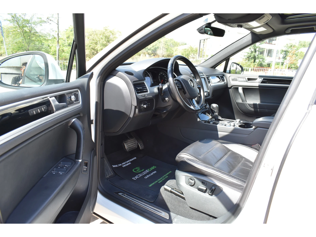 VW Touareg 3.0TDI* R-LINE - автомобили, коли, обяви за нови и употребявани 7