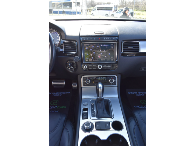 VW Touareg 3.0TDI* R-LINE* PANORAMA - автомобили, коли, обяви за нови и употребявани 12