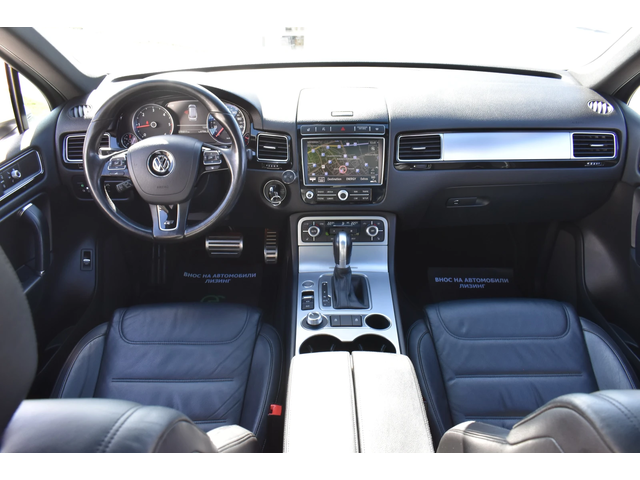 VW Touareg 3.0TDI* R-LINE* PANORAMA - автомобили, коли, обяви за нови и употребявани 13