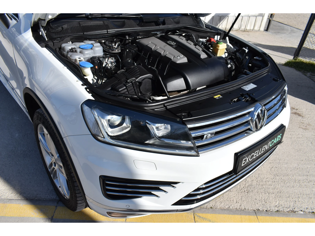 VW Touareg 3.0TDI* R-LINE* PANORAMA - автомобили, коли, обяви за нови и употребявани 16