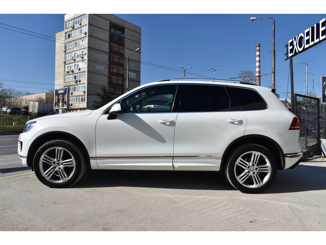 VW Touareg 3.0TDI* R-LINE* PANORAMA - автомобили, коли, обяви за нови и употребявани 1