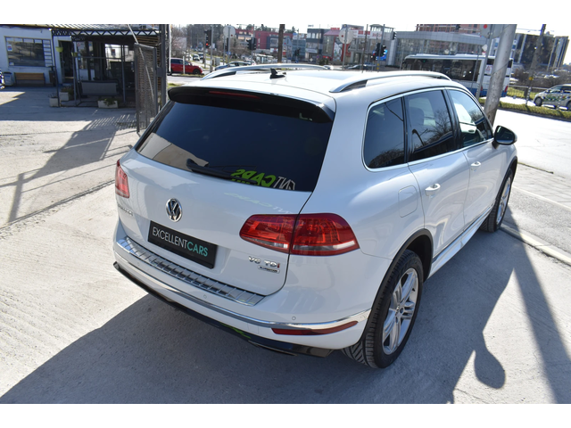 VW Touareg 3.0TDI* R-LINE* PANORAMA - автомобили, коли, обяви за нови и употребявани 4