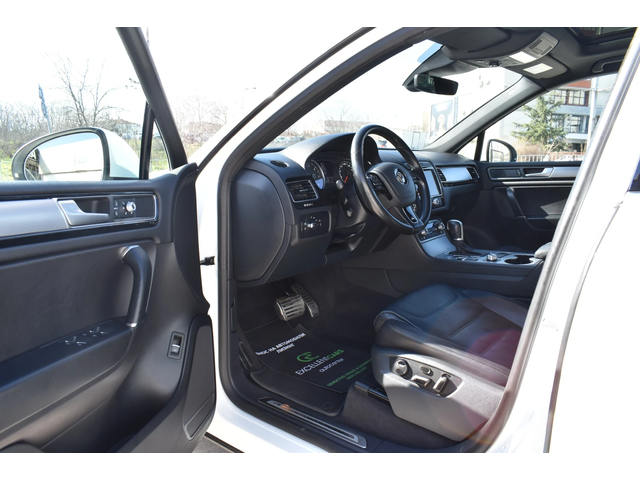 VW Touareg 3.0TDI* R-LINE* PANORAMA - автомобили, коли, обяви за нови и употребявани 6