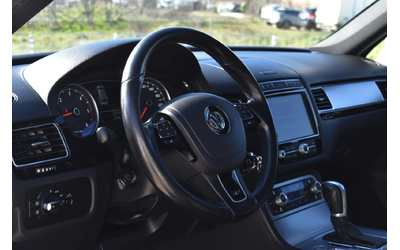 VW Touareg 3.0TDI* R-LINE* PANORAMA - автомобили, коли, обяви за нови и употребявани 7