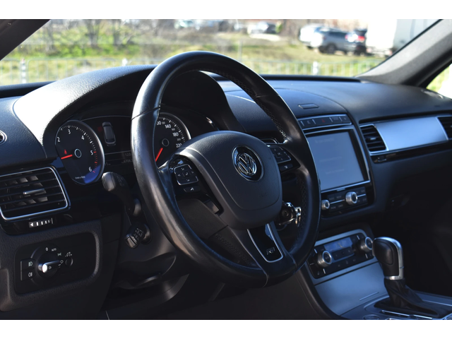 VW Touareg 3.0TDI* R-LINE* PANORAMA - автомобили, коли, обяви за нови и употребявани 7