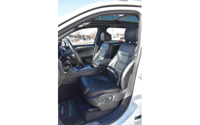 VW Touareg 3.0TDI* R-LINE* PANORAMA - автомобили, коли, обяви за нови и употребявани 8