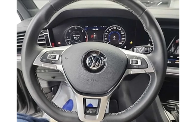VW Touareg 3.0 V6 TDI / R-lline / 360 КАМЕРИ / ПАНОРАМА /FULL - автомобили, коли, обяви за нови и употребявани 8
