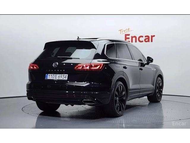 VW Touareg 4.0 V8 TDI / R-line / 360 КАМЕРИ / ПАНОРАМА / FULL - автомобили, коли, обяви за нови и употребявани 1