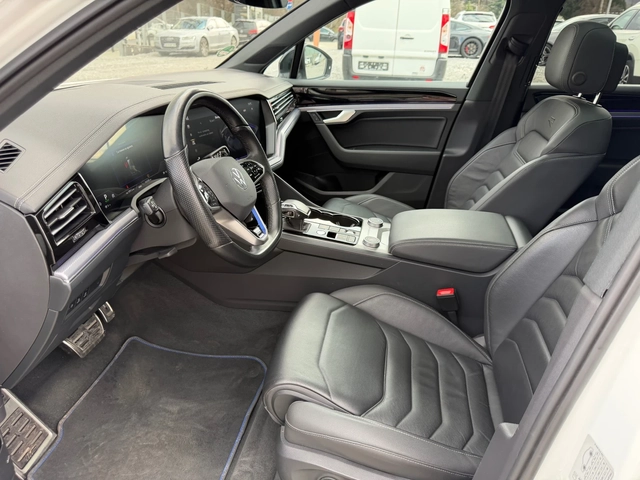VW Touareg ГАРАНЦИЯ Hybrid R-Line 462 Black Edition Panorama - автомобили, коли, обяви за нови и употребявани 13