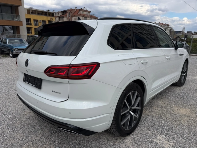 VW Touareg ГАРАНЦИЯ Hybrid R-Line 462 Black Edition Panorama - автомобили, коли, обяви за нови и употребявани 4