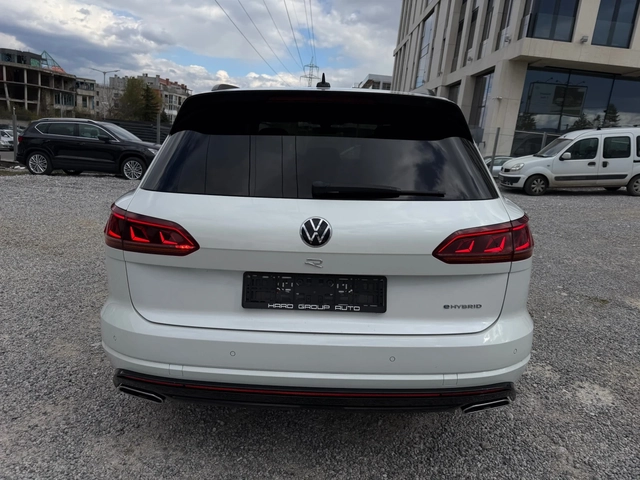VW Touareg ГАРАНЦИЯ Hybrid R-Line 462 Black Edition Panorama - автомобили, коли, обяви за нови и употребявани 5