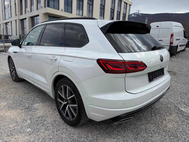 VW Touareg ГАРАНЦИЯ Hybrid R-Line 462 Black Edition Panorama - автомобили, коли, обяви за нови и употребявани 6