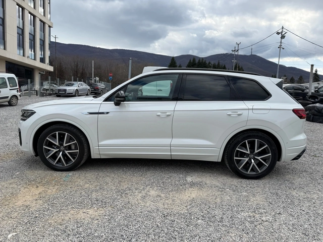 VW Touareg ГАРАНЦИЯ Hybrid R-Line 462 Black Edition Panorama - автомобили, коли, обяви за нови и употребявани 7