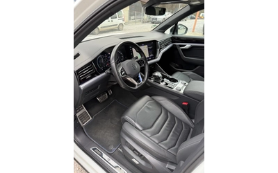 VW Touareg ГАРАНЦИЯ Hybrid R-Line 462 Black Edition Panorama - автомобили, коли, обяви за нови и употребявани 8