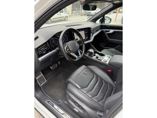 VW Touareg ГАРАНЦИЯ Hybrid R-Line 462 Black Edition Panorama - автомобили, коли, обяви за нови и употребявани 8