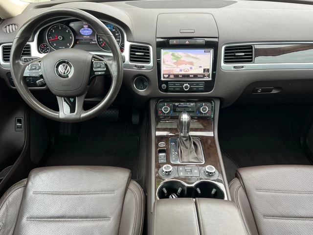 VW Touareg 3.0TDI, 4-MOTION, FULL SERVICE VW-KATO HOB, PANO, - автомобили, коли, обяви за нови и употребявани 8