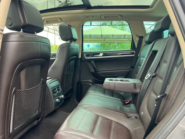 VW Touareg 3.0TDI, 4-MOTION, FULL SERVICE VW-KATO HOB, PANO, - автомобили, коли, обяви за нови и употребявани 13