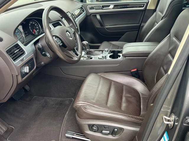 VW Touareg 3.0TDI, 4-MOTION, FULL SERVICE VW-KATO HOB, PANO, - автомобили, коли, обяви за нови и употребявани 7