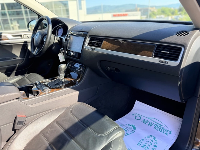 VW Touareg 3.0TDi-FULL-Лизинг през Уникредит - автомобили, коли, обяви за нови и употребявани 11