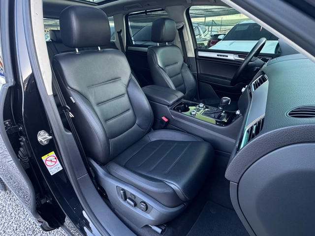VW Touareg 3.0 TDI 4motin ! Exclusive ! FaceLift ! - автомобили, коли, обяви за нови и употребявани 9