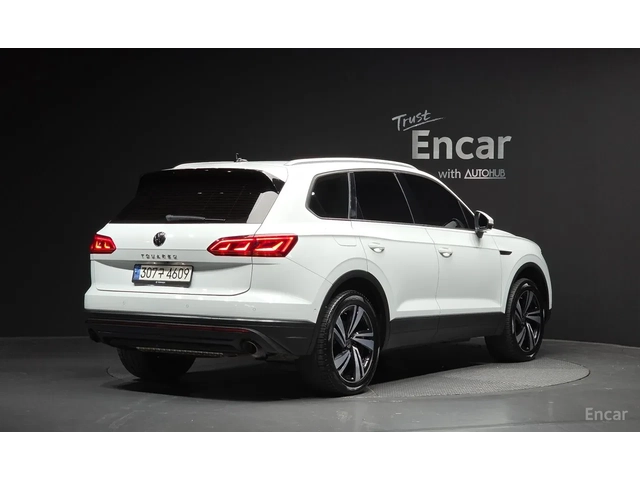 VW Touareg TDI / МАСАЖИ / ОБДУХВАНЕ / ПАМЕТИ / DISTRONIC - автомобили, коли, обяви за нови и употребявани 1