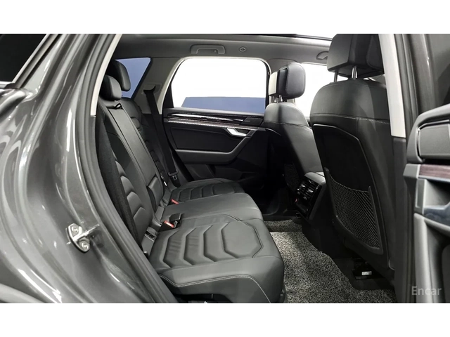 VW Touareg 3.0 TDI / DISTRONIC / ОБДУХВАНЕ / ПАНОРАМА - автомобили, коли, обяви за нови и употребявани 15