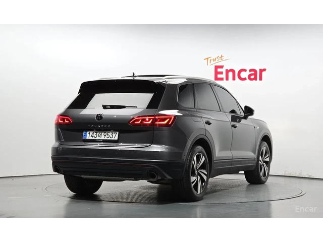 VW Touareg 3.0 TDI / DISTRONIC / ОБДУХВАНЕ / ПАНОРАМА - автомобили, коли, обяви за нови и употребявани 1