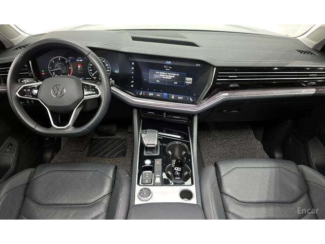 VW Touareg 3.0 TDI / DISTRONIC / ОБДУХВАНЕ / ПАНОРАМА - автомобили, коли, обяви за нови и употребявани 6