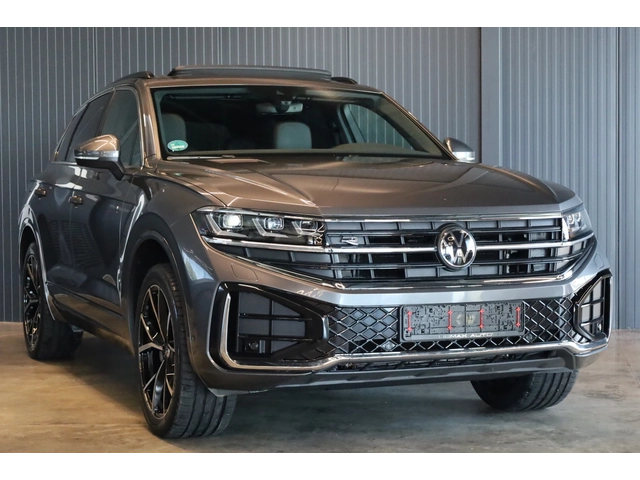 VW Touareg * NEW MODEL* R-LINE* IQ HD MATRIX LIGHTS* PANO! - автомобили, коли, обяви за нови и употребявани 0