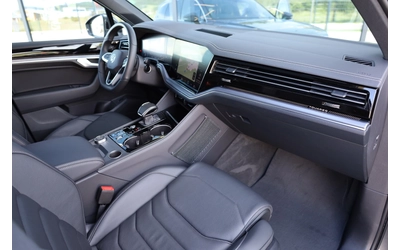 VW Touareg * NEW MODEL* R-LINE* IQ HD MATRIX LIGHTS* PANO! - автомобили, коли, обяви за нови и употребявани 14