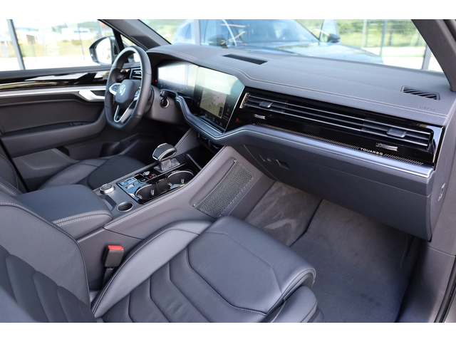 VW Touareg * NEW MODEL* R-LINE* IQ HD MATRIX LIGHTS* PANO! - автомобили, коли, обяви за нови и употребявани 14