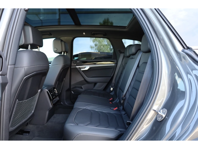 VW Touareg * NEW MODEL* R-LINE* IQ HD MATRIX LIGHTS* PANO! - автомобили, коли, обяви за нови и употребявани 15