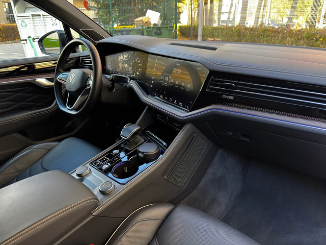 VW Touareg Elegance PA 3.0 V6 TDI SCR 4MOT - автомобили, коли, обяви за нови и употребявани 4