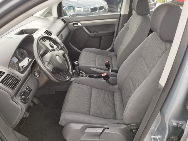 VW Touran 1.6I 102 к.с. - автомобили, коли, обяви за нови и употребявани 13