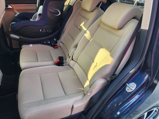 VW Touran 1.6TDI DSG - автомобили, коли, обяви за нови и употребявани 12