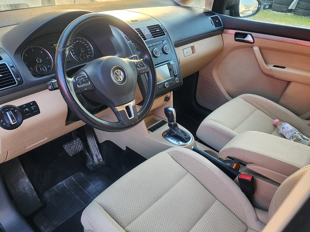 VW Touran 1.6TDI DSG - автомобили, коли, обяви за нови и употребявани 4
